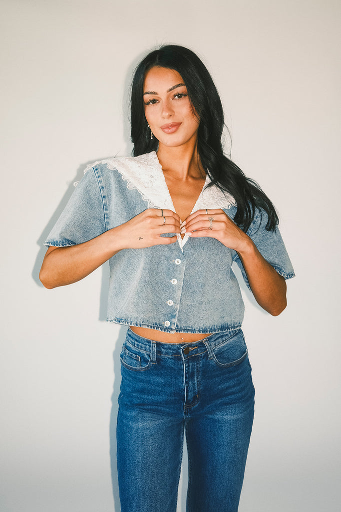 a short sleeve denim top with an oversized lace collar + a cropped silhouette. the perfect button up denim top to dress up or down for any outfit idea.
