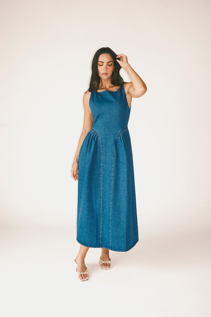 a vintage-inspired denim dress with a boat neckline + a v-shaped waistline. the perfect denim midi dress for family pictures, brunch dates, + special occasions. 
