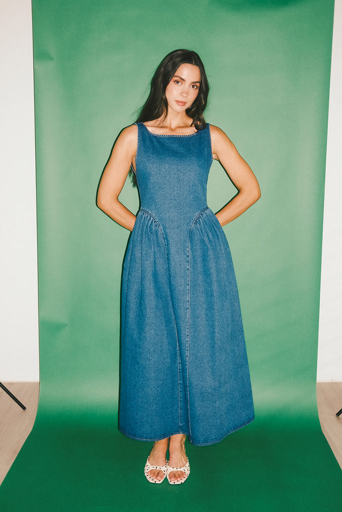 a vintage-inspired denim dress with a boat neckline + a v-shaped waistline. the perfect denim midi dress for family pictures, brunch dates, + special occasions. 

