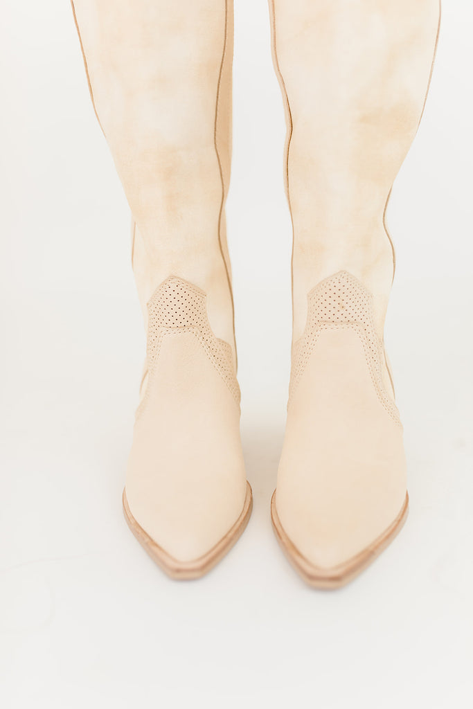 navene boots in vanilla nubuck // dolce vita *restocked*
