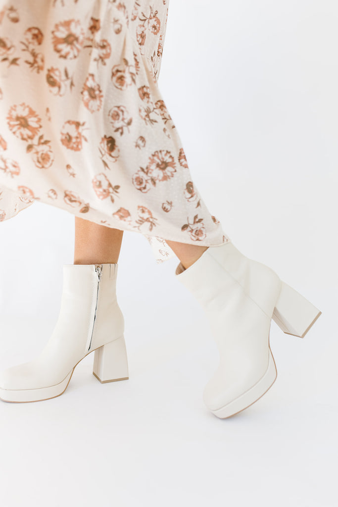 ulyses boots ivory leather // dolce vita