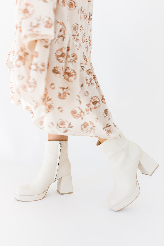 ulyses boots ivory leather // dolce vita