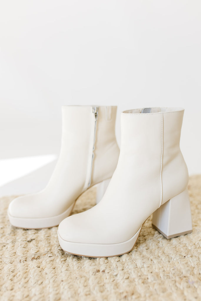 ulyses boots ivory leather // dolce vita