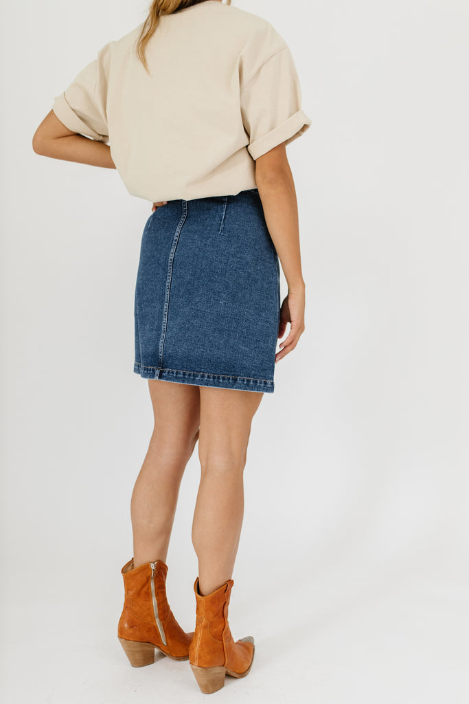 getting dizzy embroidered denim skirt