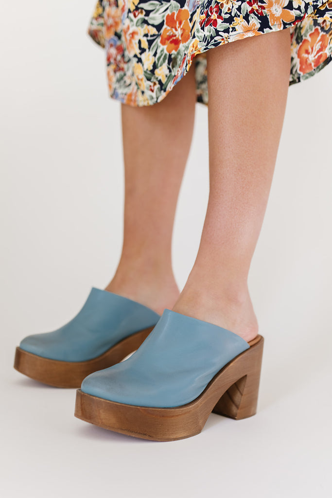 suki platform clogs // free people