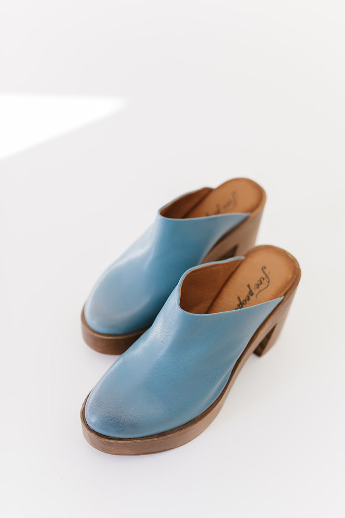 suki platform clogs // free people