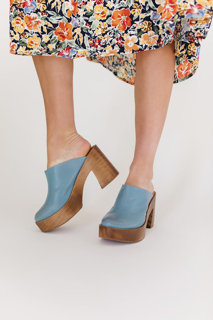 suki platform clogs // free people