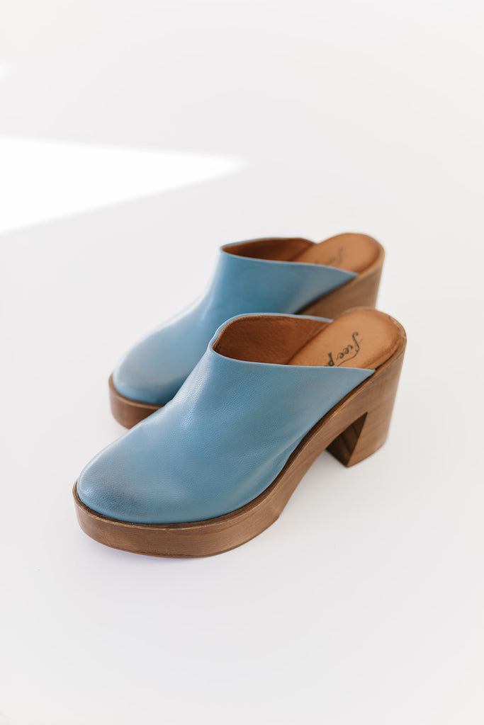 suki platform clogs // free people